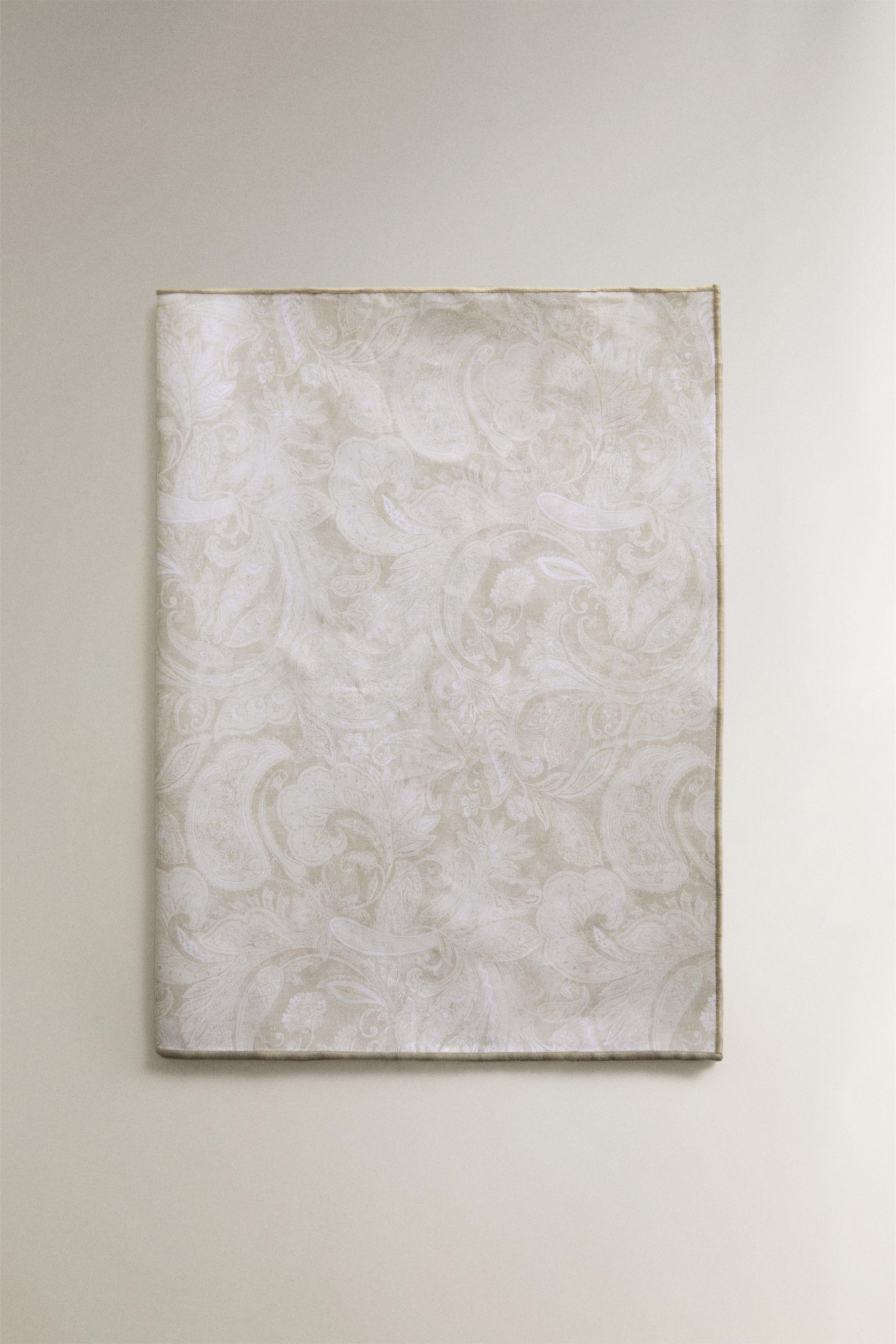 PAISLEY PRINT RESIN TABLE RUNNER