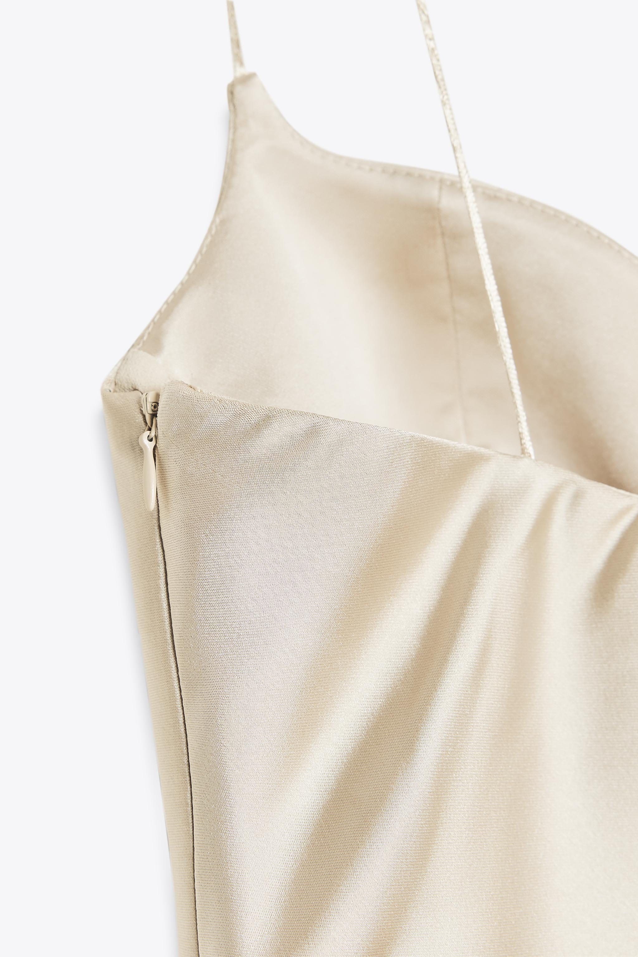 TOP SATINÉ DÉCOLLETÉ EN CŒUR