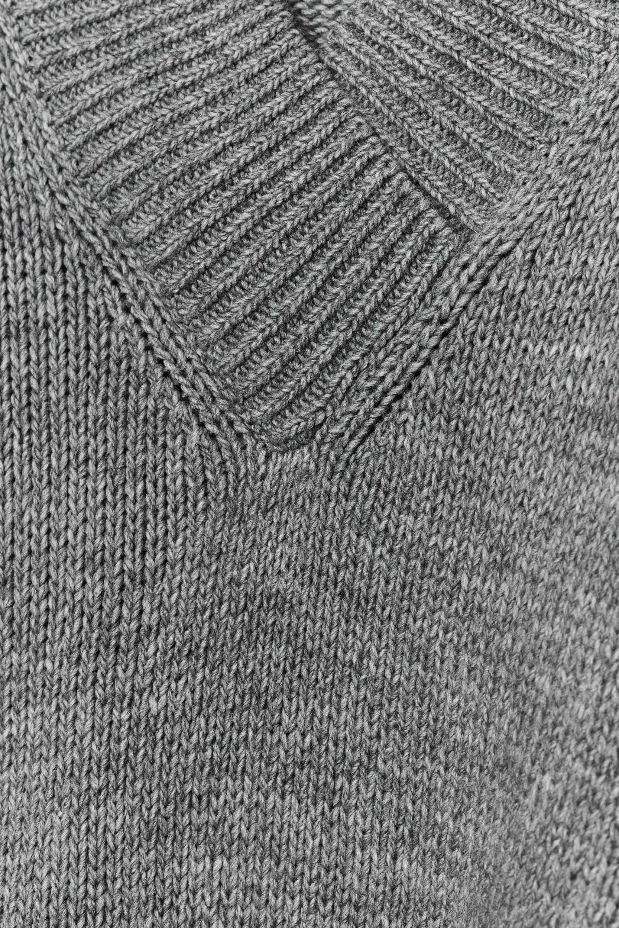 PULL EN MAILLE COL V