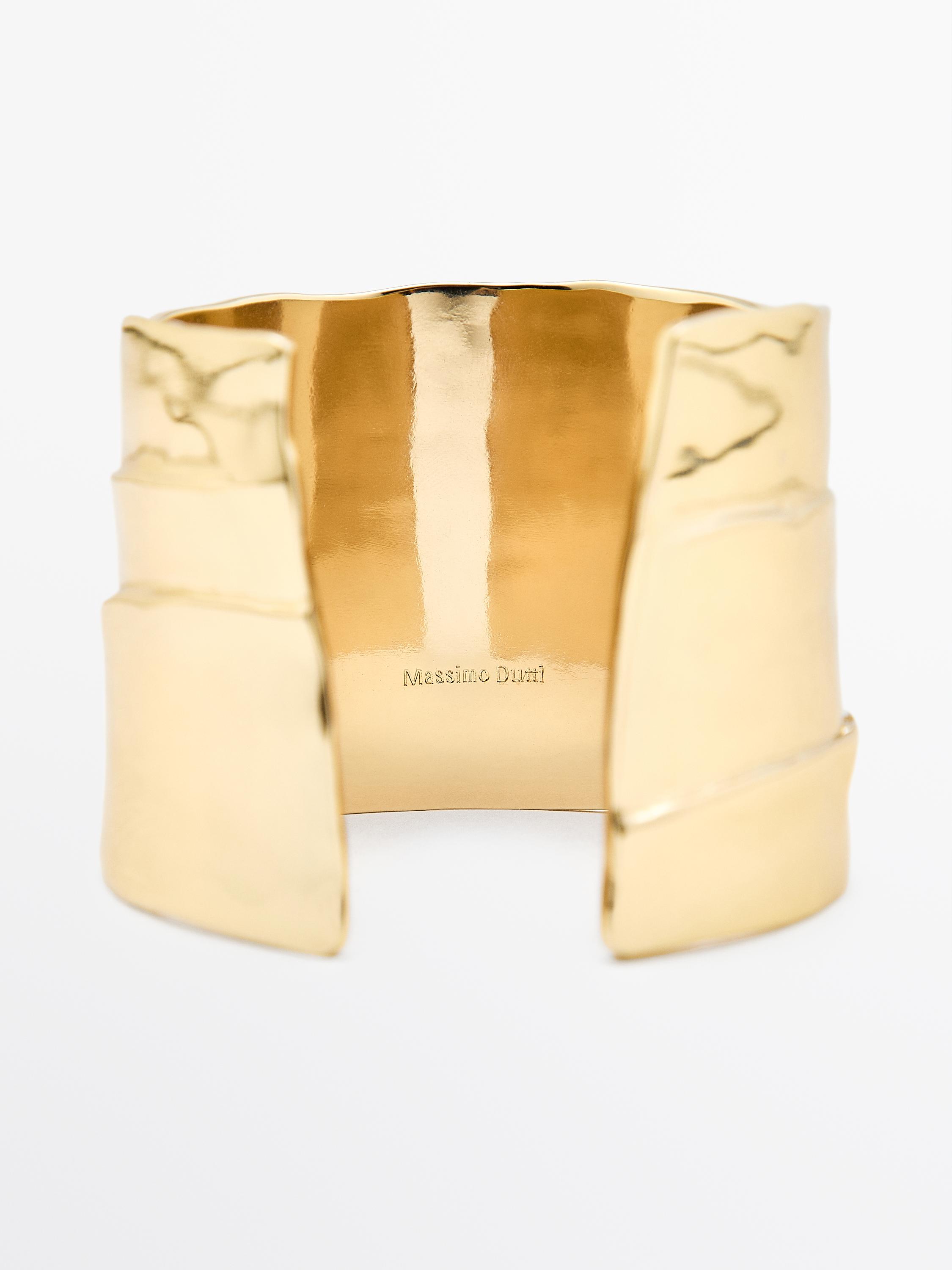 Pleated metal cuff