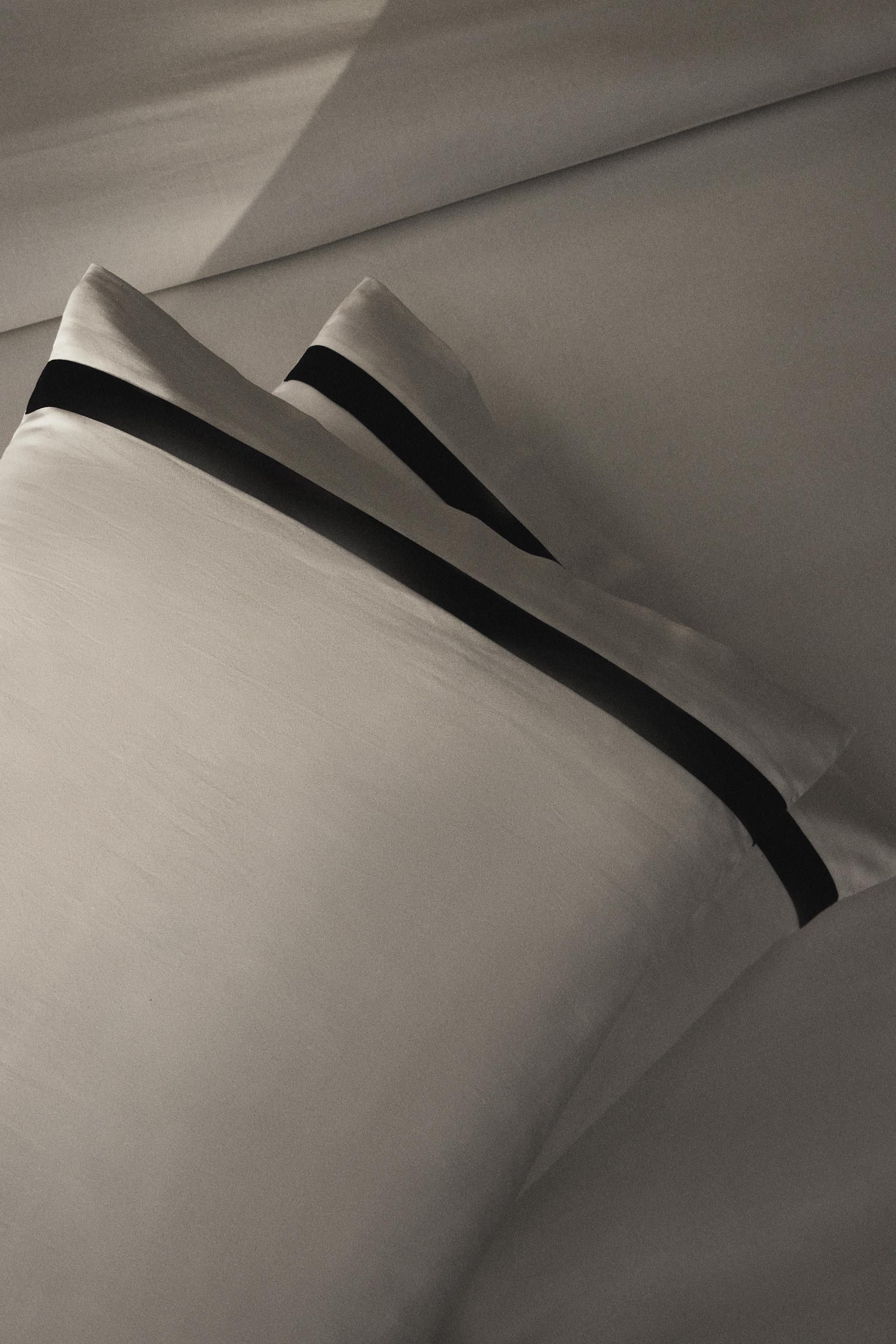 BORDERED SATEEN PILLOWCASE