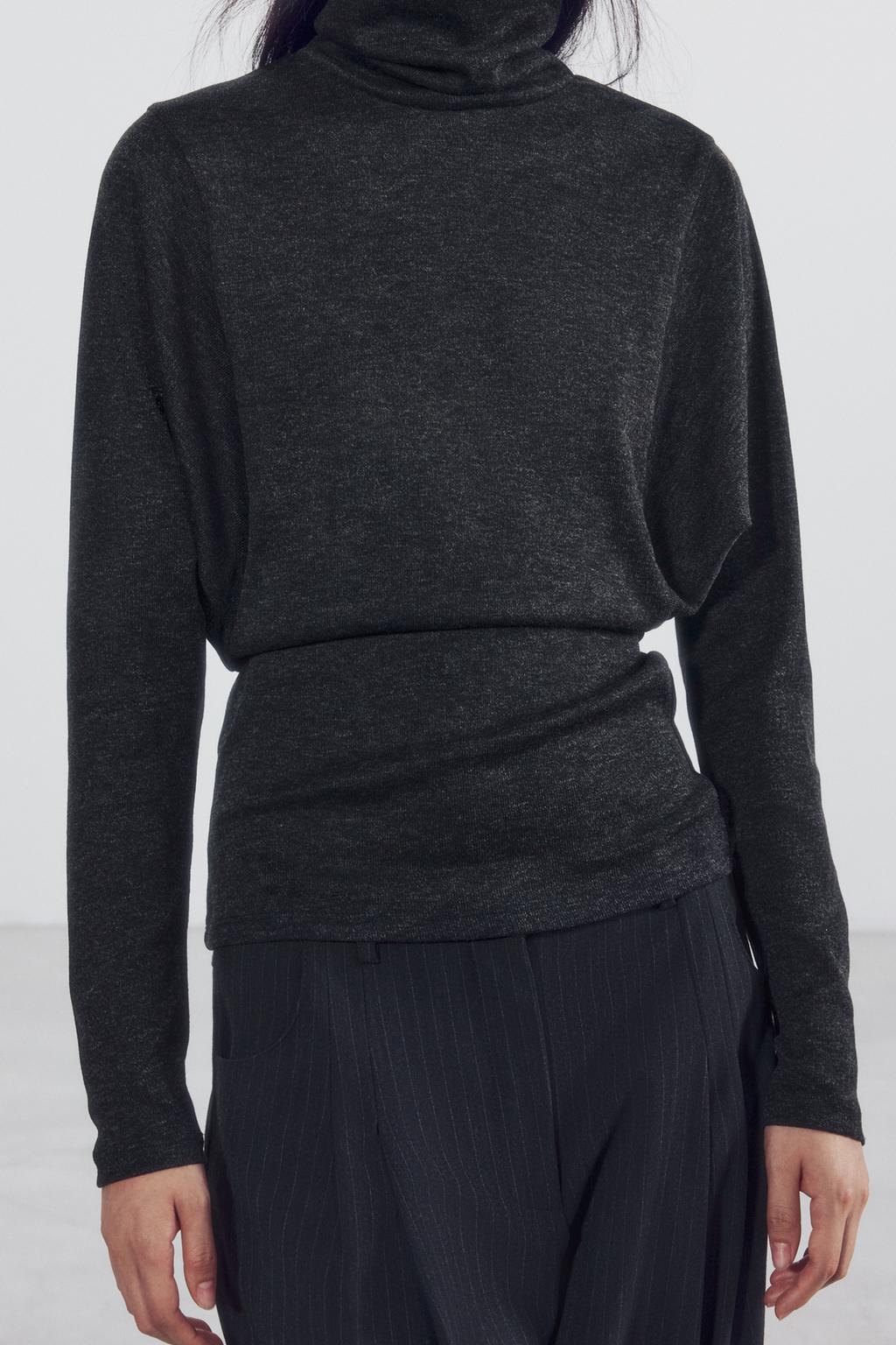 HIGH NECK T-SHIRT
