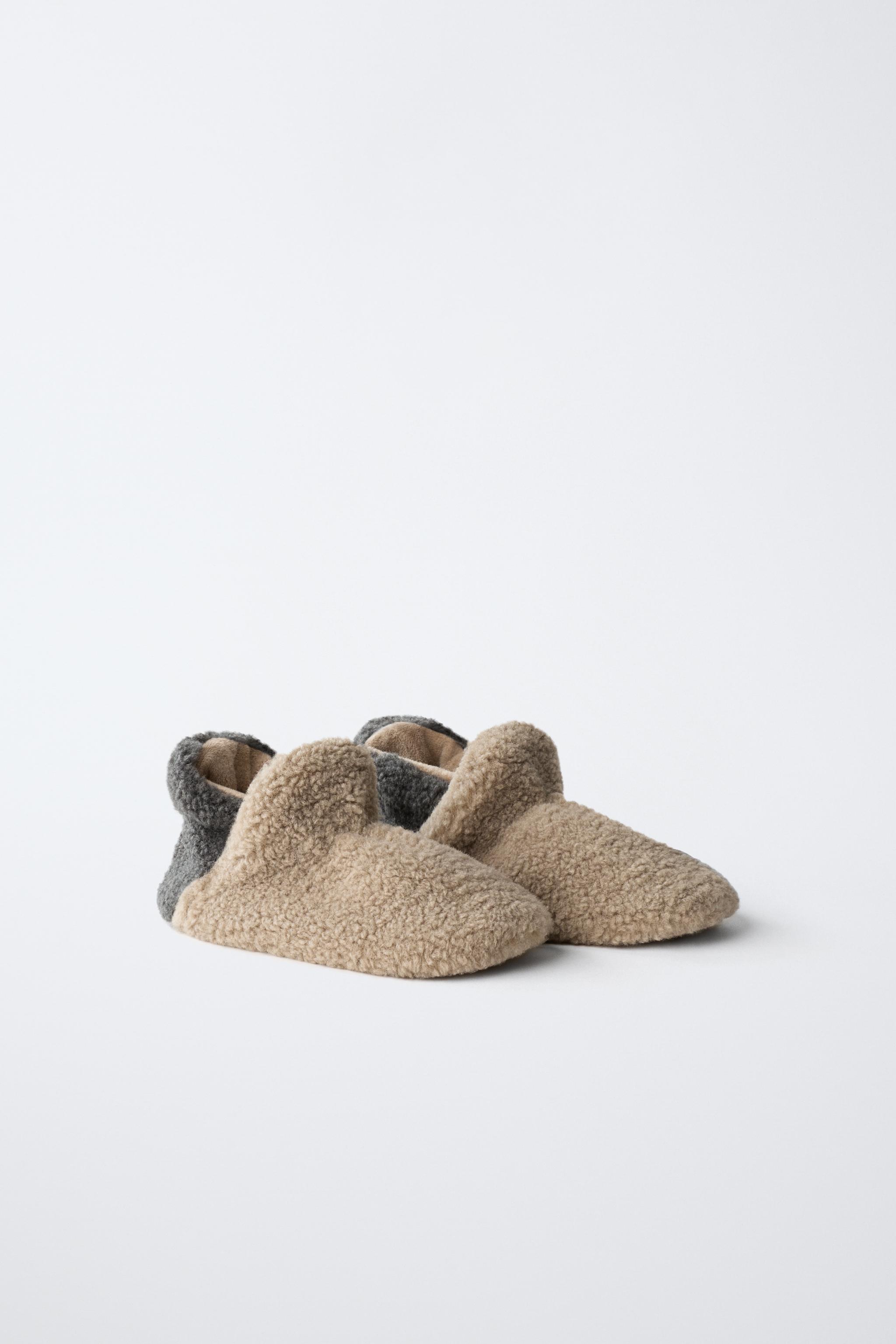 FLEECE HOUSE SLIPPERS