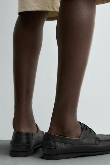 CHAUSSURES BATEAU EN CUIR - Noir de Zara - Image 3