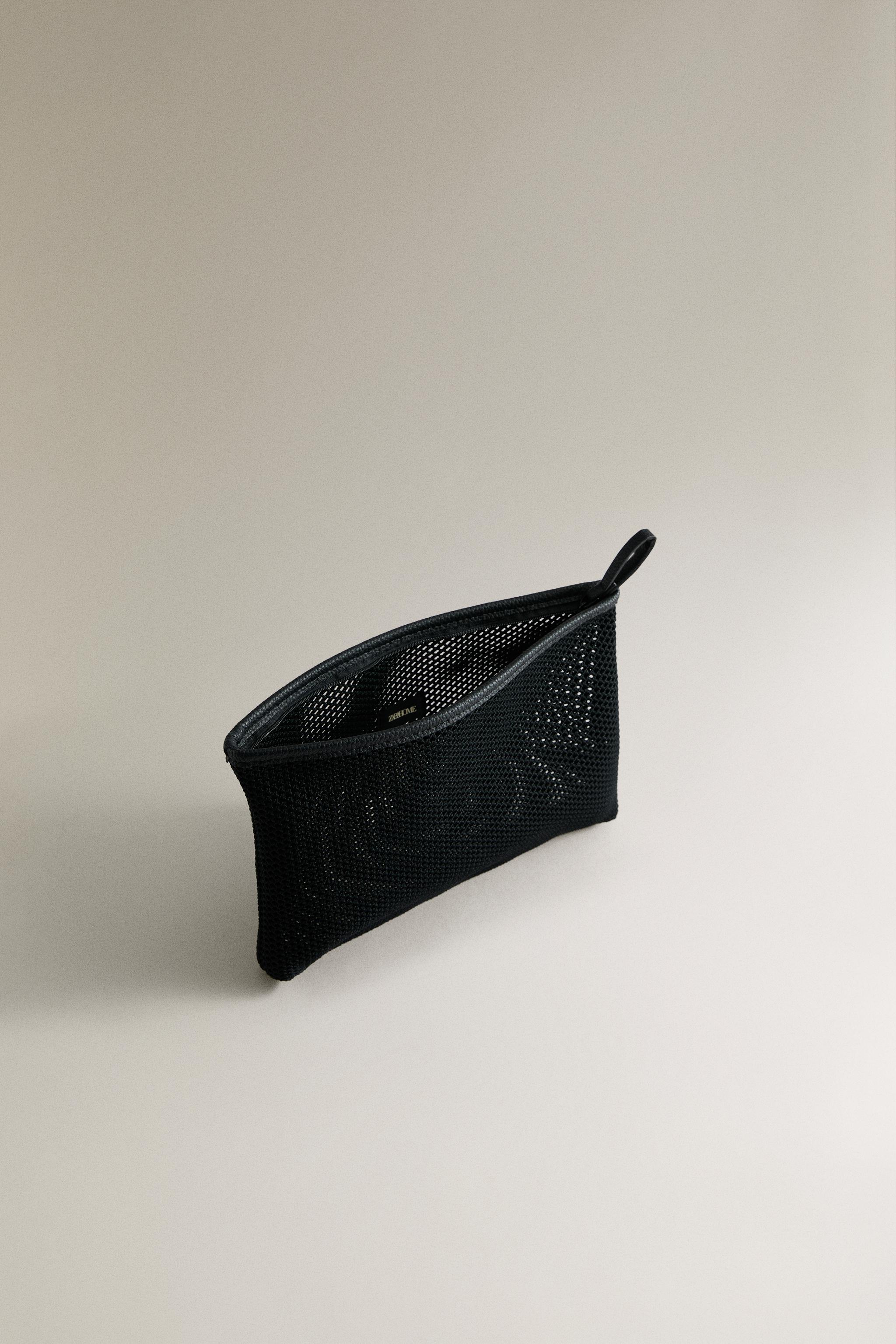 KNIT MAKEUP BAG — Black