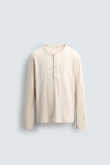 تيشرت بياقة أزرار هيكلية - أبيض مكسور by Zara