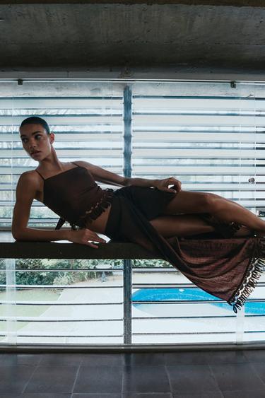 TOP COURT À FRANGES - Marron de Zara - Image 5