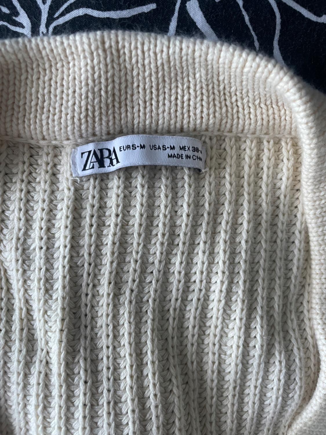 KNIT VEST WITH CONTRAST DETAIL - Image 3