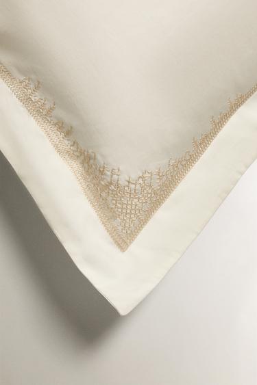 EMBROIDERED SATEEN PILLOWCASE - Cava by Zara - Image 3