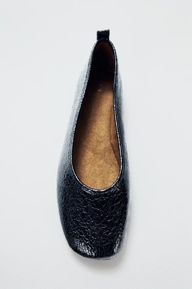 CRACKLED EFFECT BALLET FLATS - Black by Zara