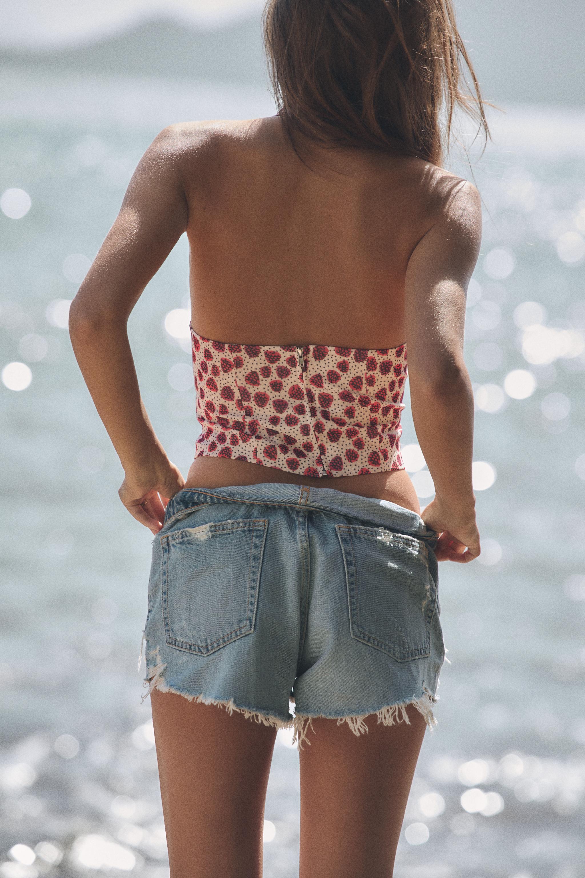 PRINTED HALTER TOP