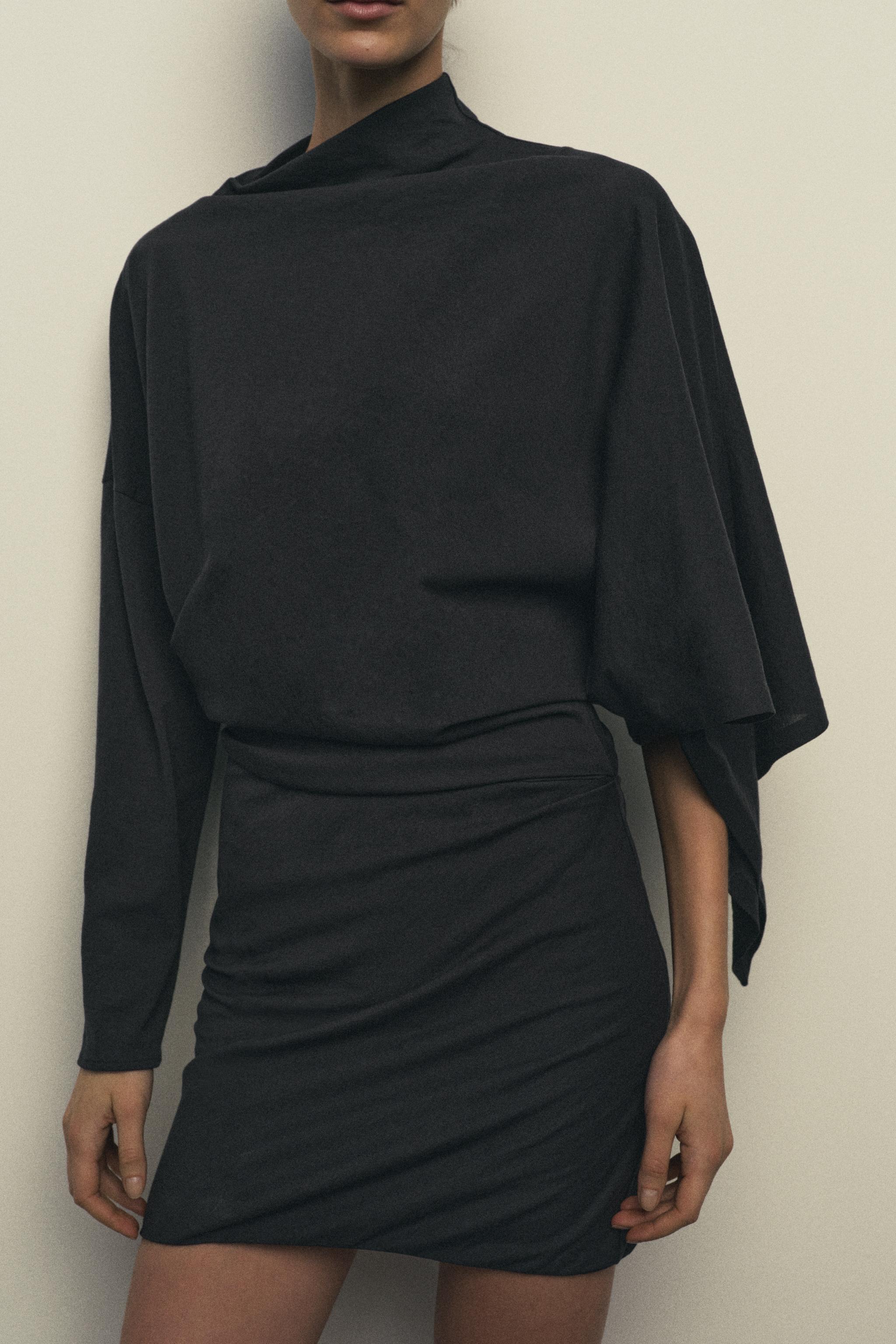 ROBE COURTE ASYMÉTRIQUE