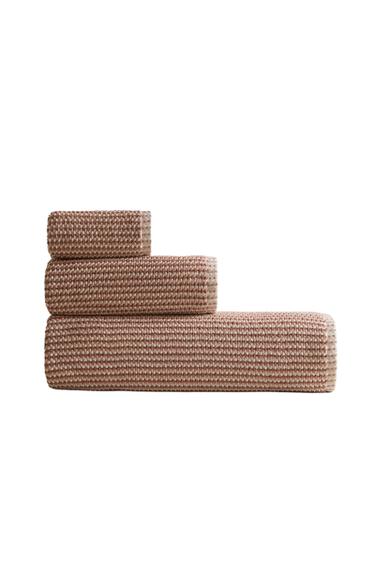 TEXTURED COTTON BATH TOWEL - Pinks by Zara