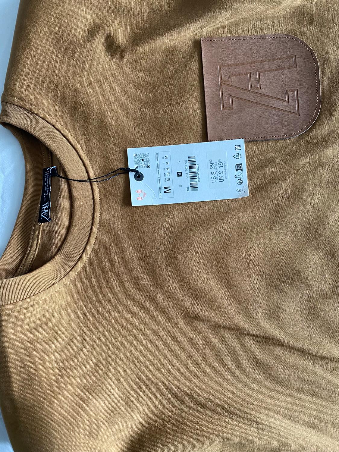 TOP WITH PADDED SHOULDERS AND LABEL - Image 4