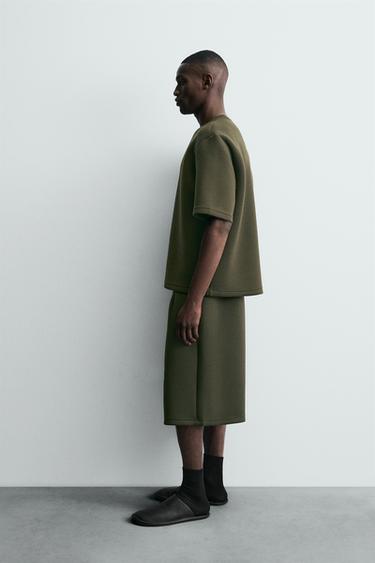 NEOPRENE-EFFECT BERMUDA SHORTS WITH DARTS - Dark green by Zara