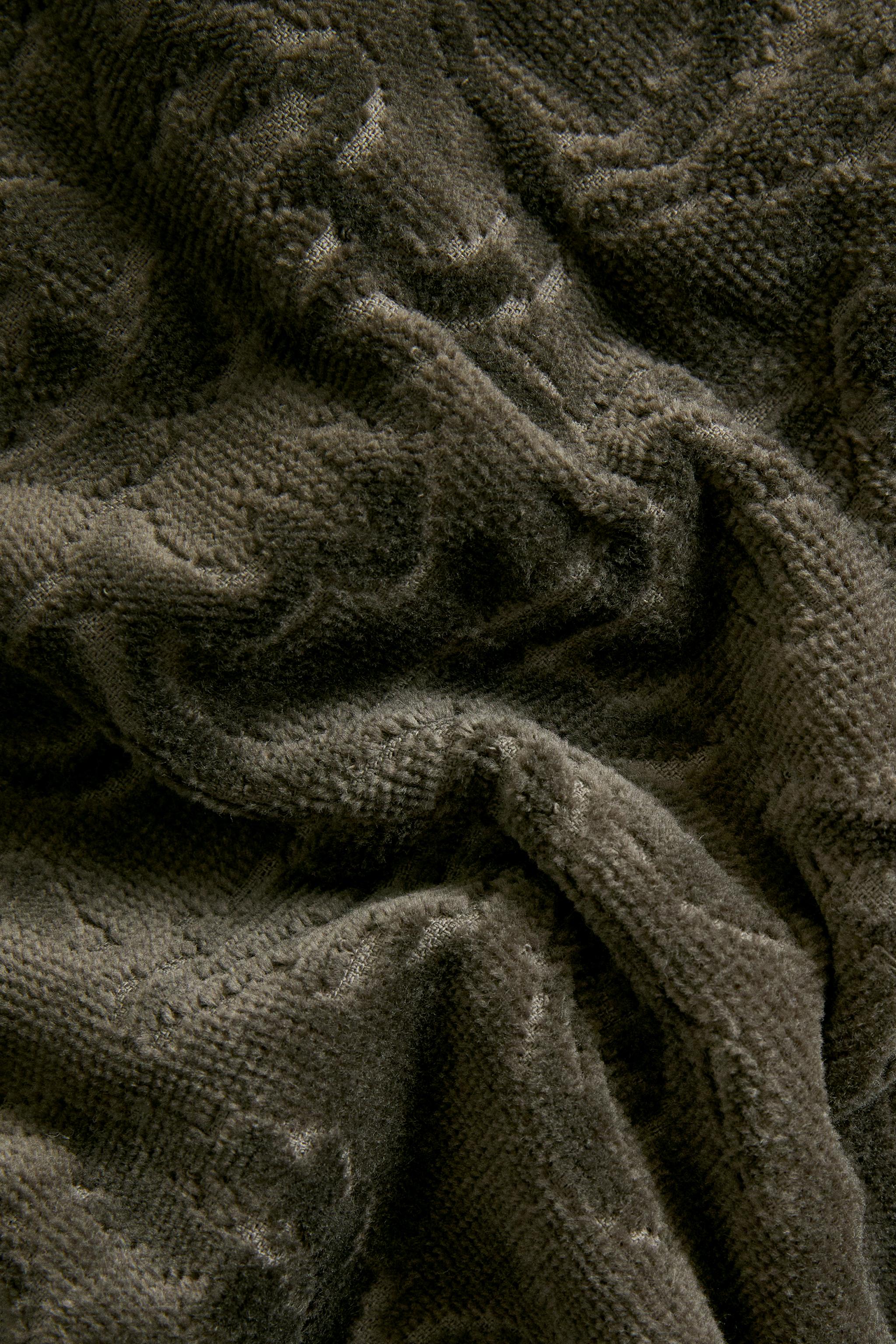 JACQUARD POMPOM BATH TOWEL