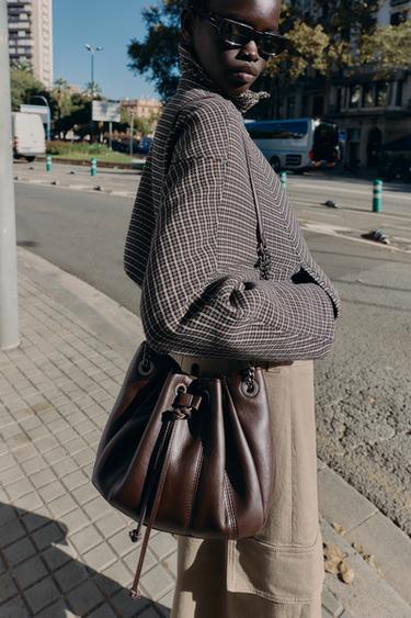 Zara CHAIN TRIM GATHERED BUCKET BAG - Brown
