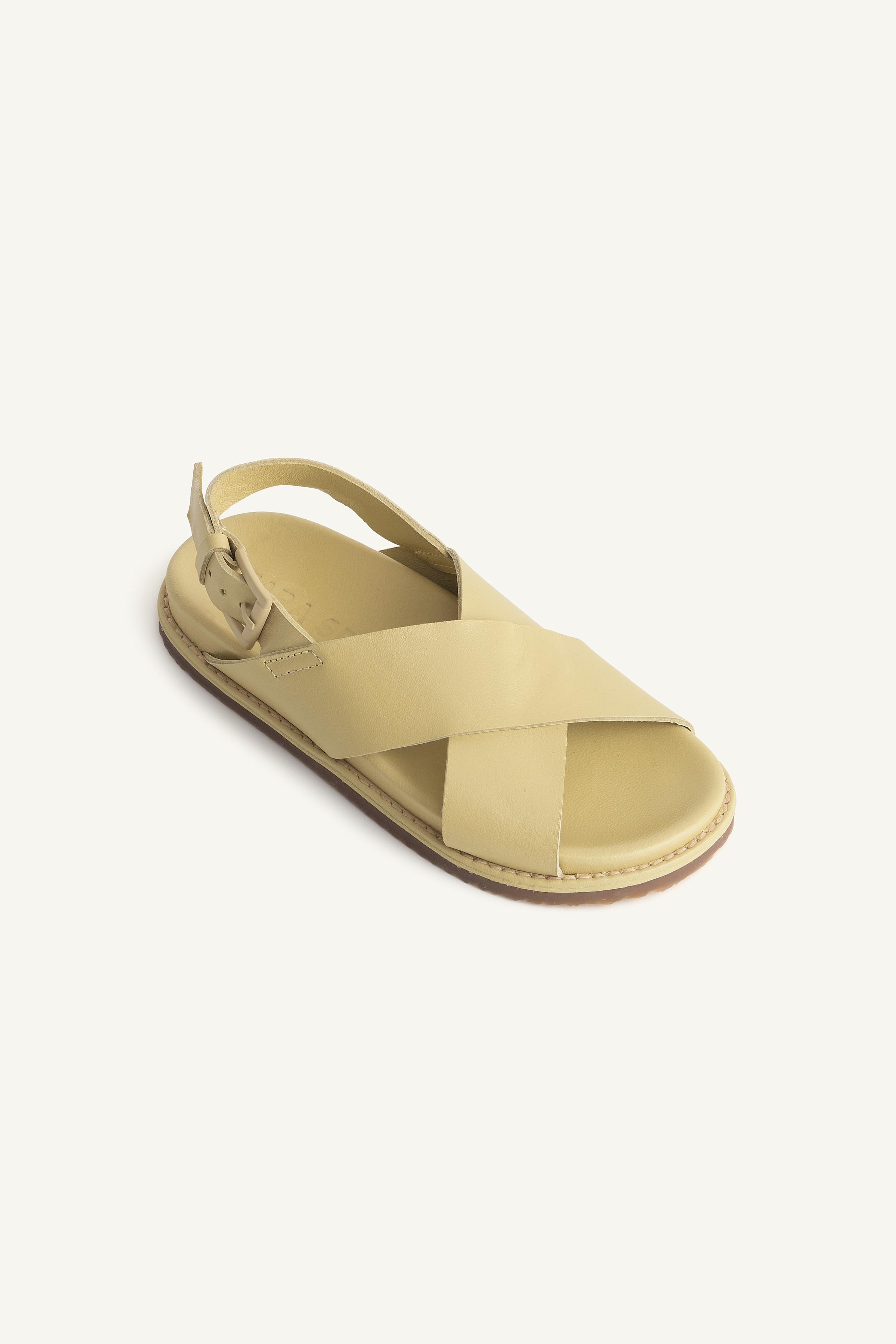 LTHR CRSSVR SNDLS - Yellow | ZARA United States