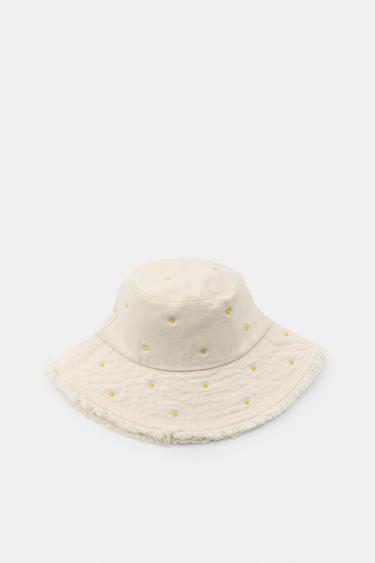 DAISY EMBROIDERED BUCKET HAT — Ecru 1