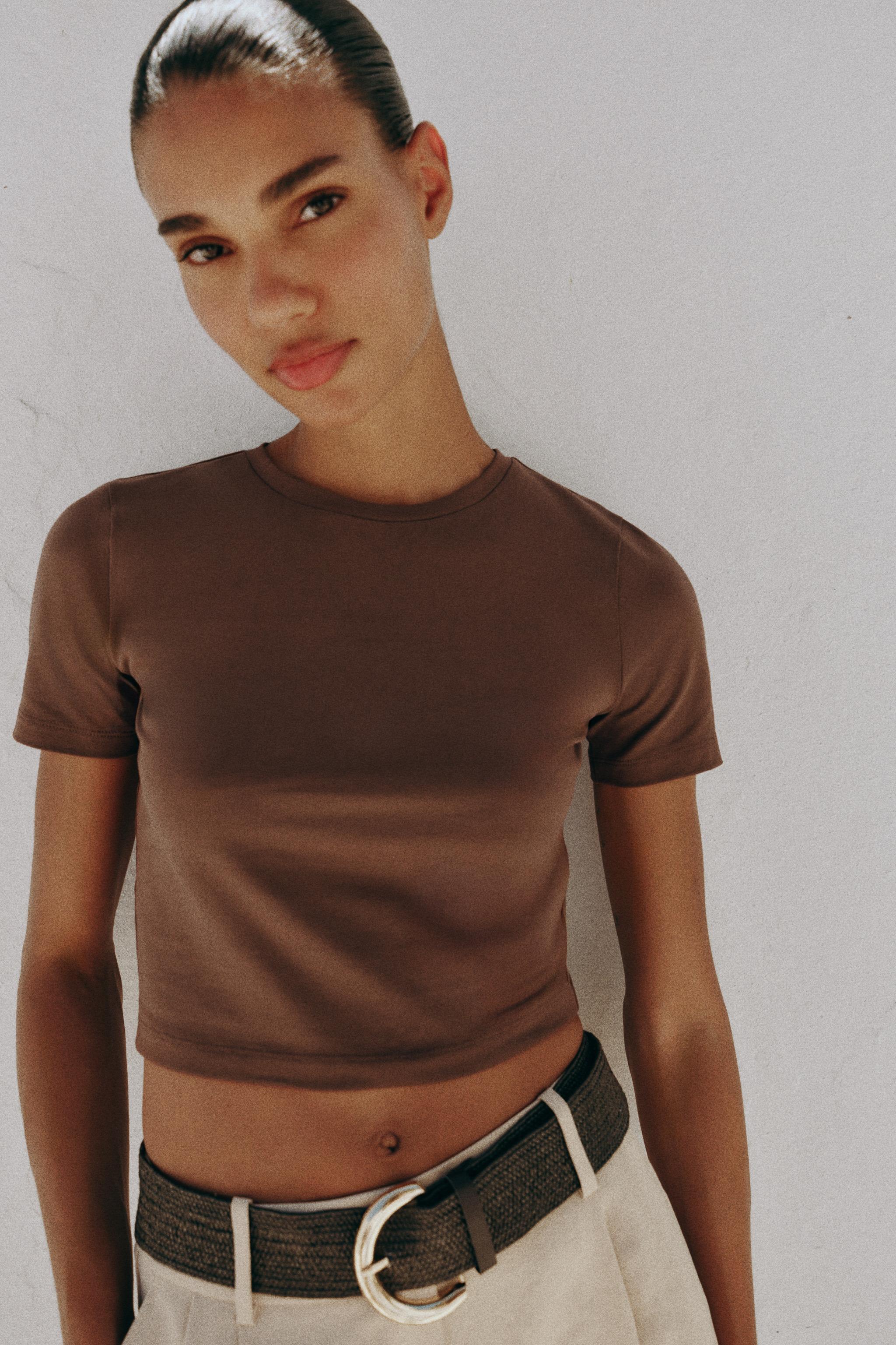 KISA KOLLU CROP T-SHIRT - Görsel 3