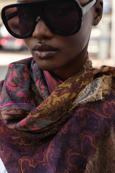 FOULARD À IMPRIMÉ EN MÉLANGE DE MODAL - Bordeaux de Zara - Image 1