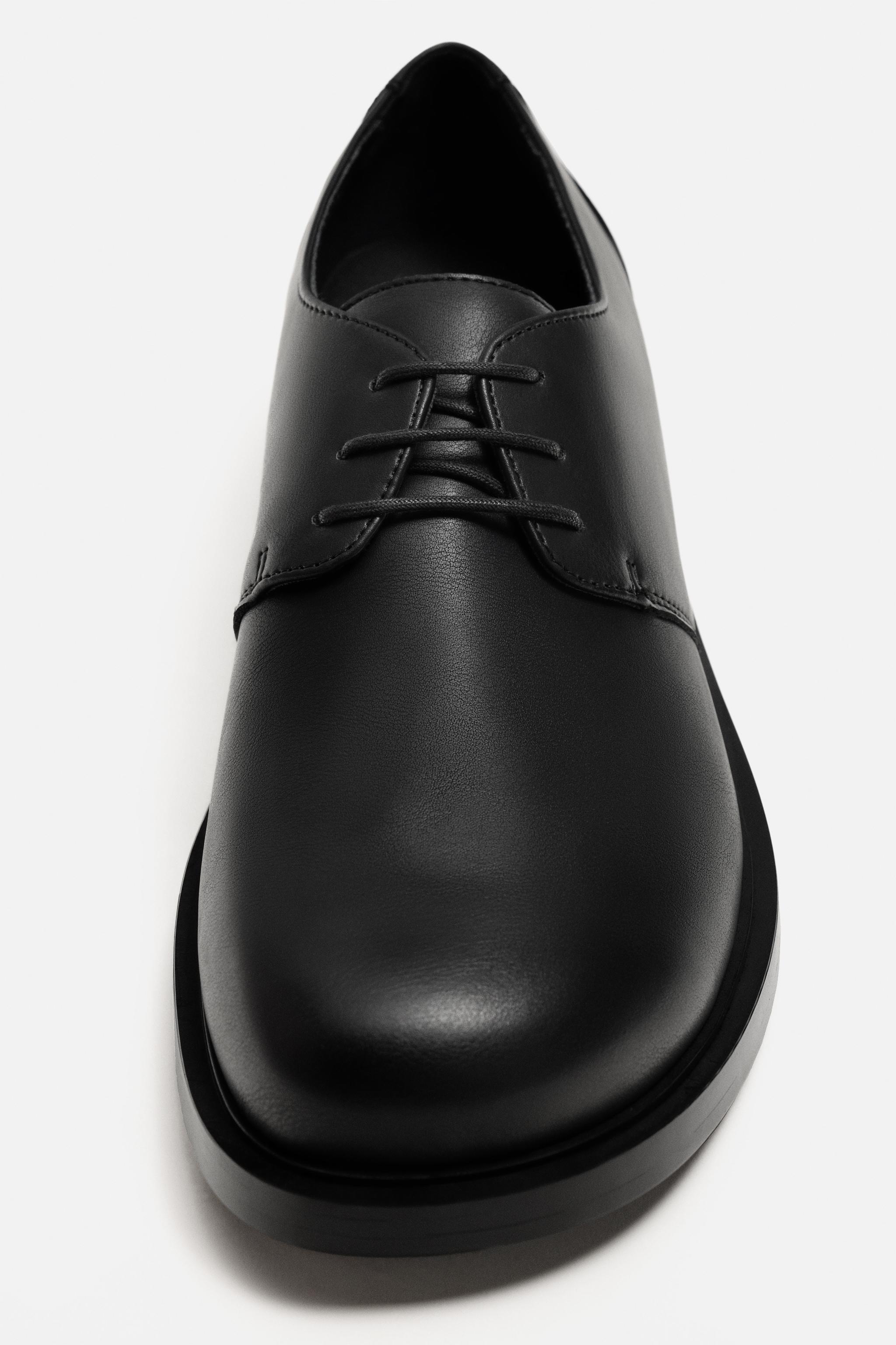 CHAUSSURES HABILLÉES