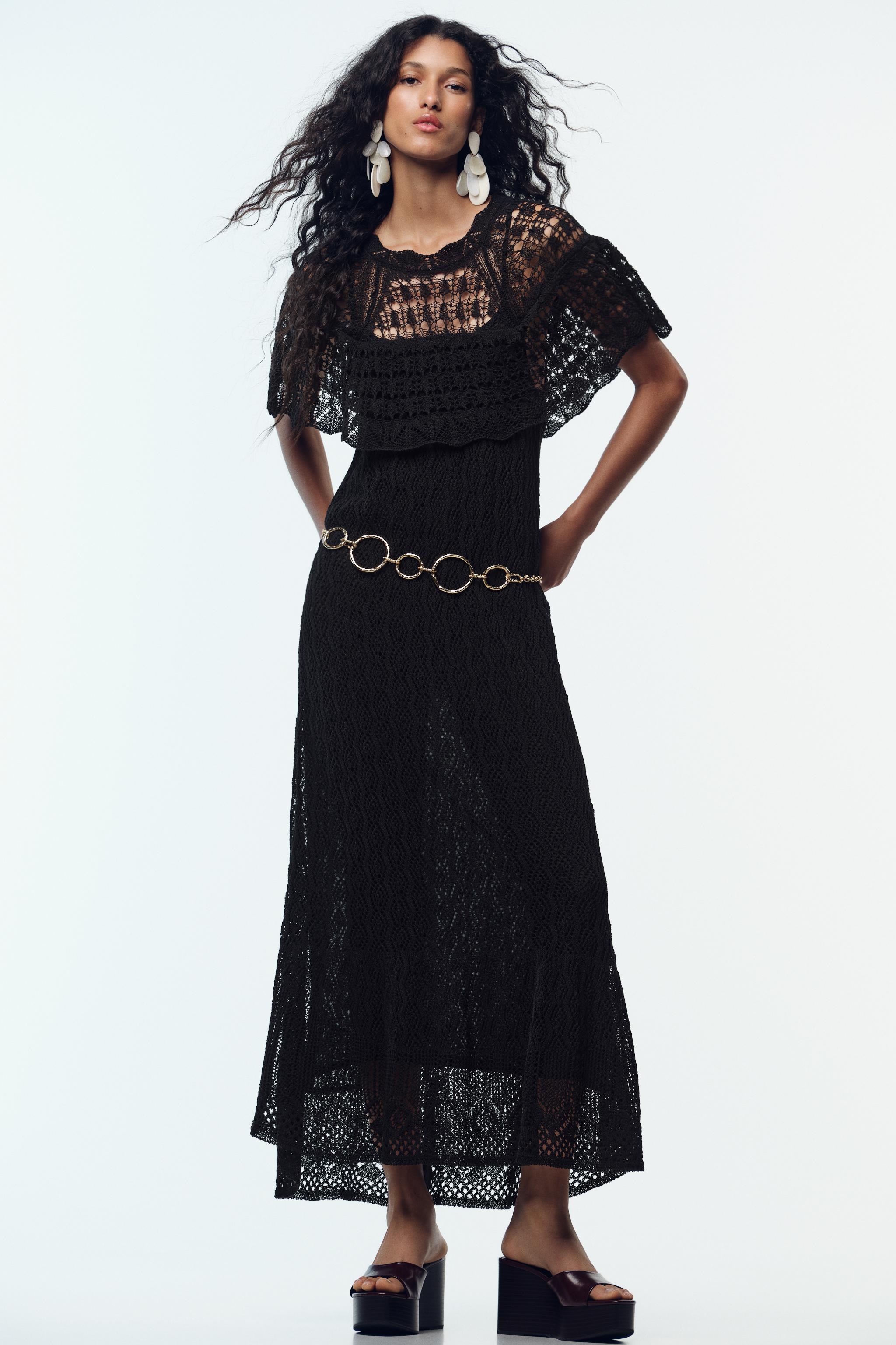 ROBE LONGUE EN MAILLE POINTELLE À VOLANT