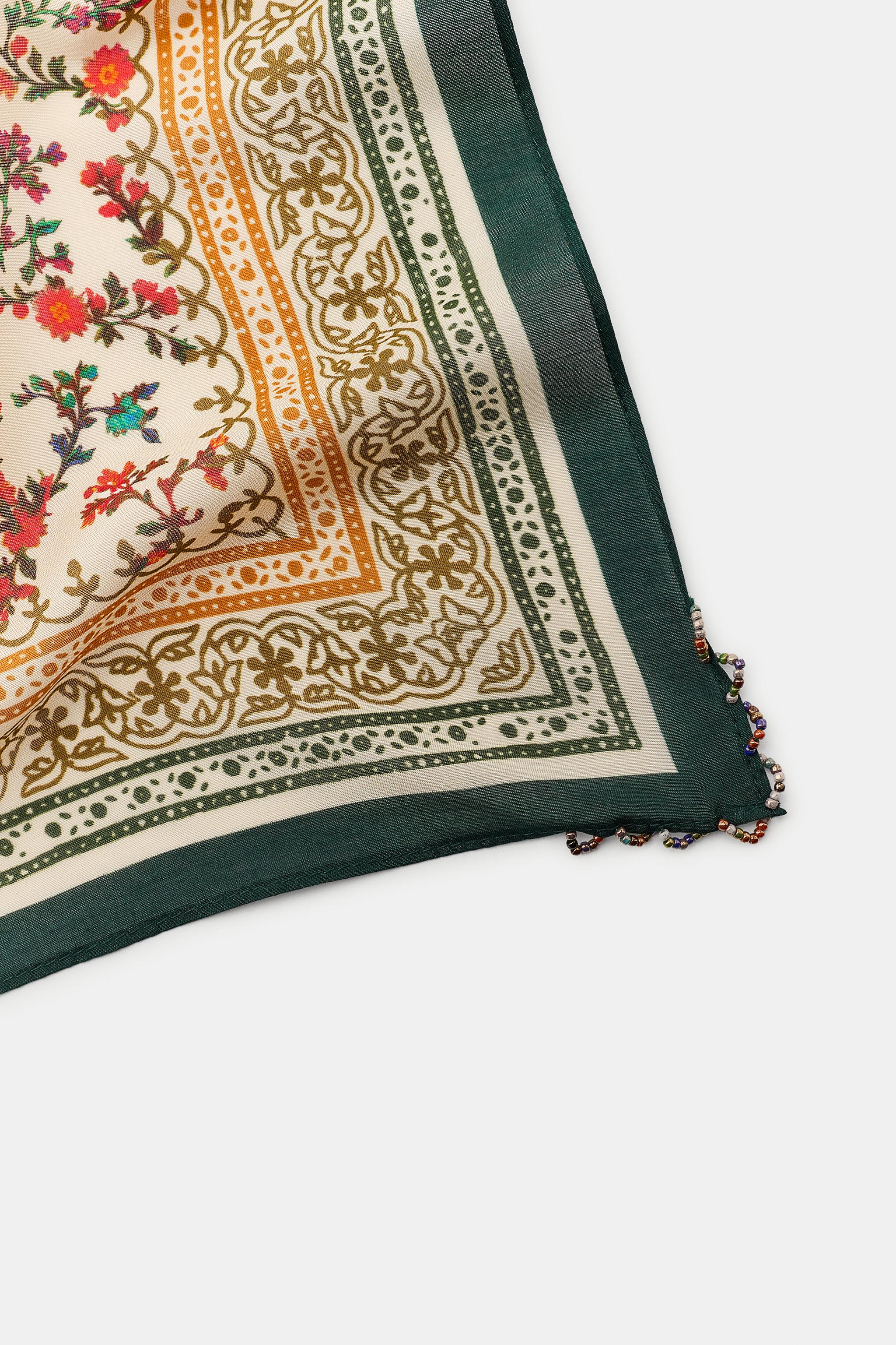 FOULARD AVEC SOIE À IMPRIMÉ FLEURS