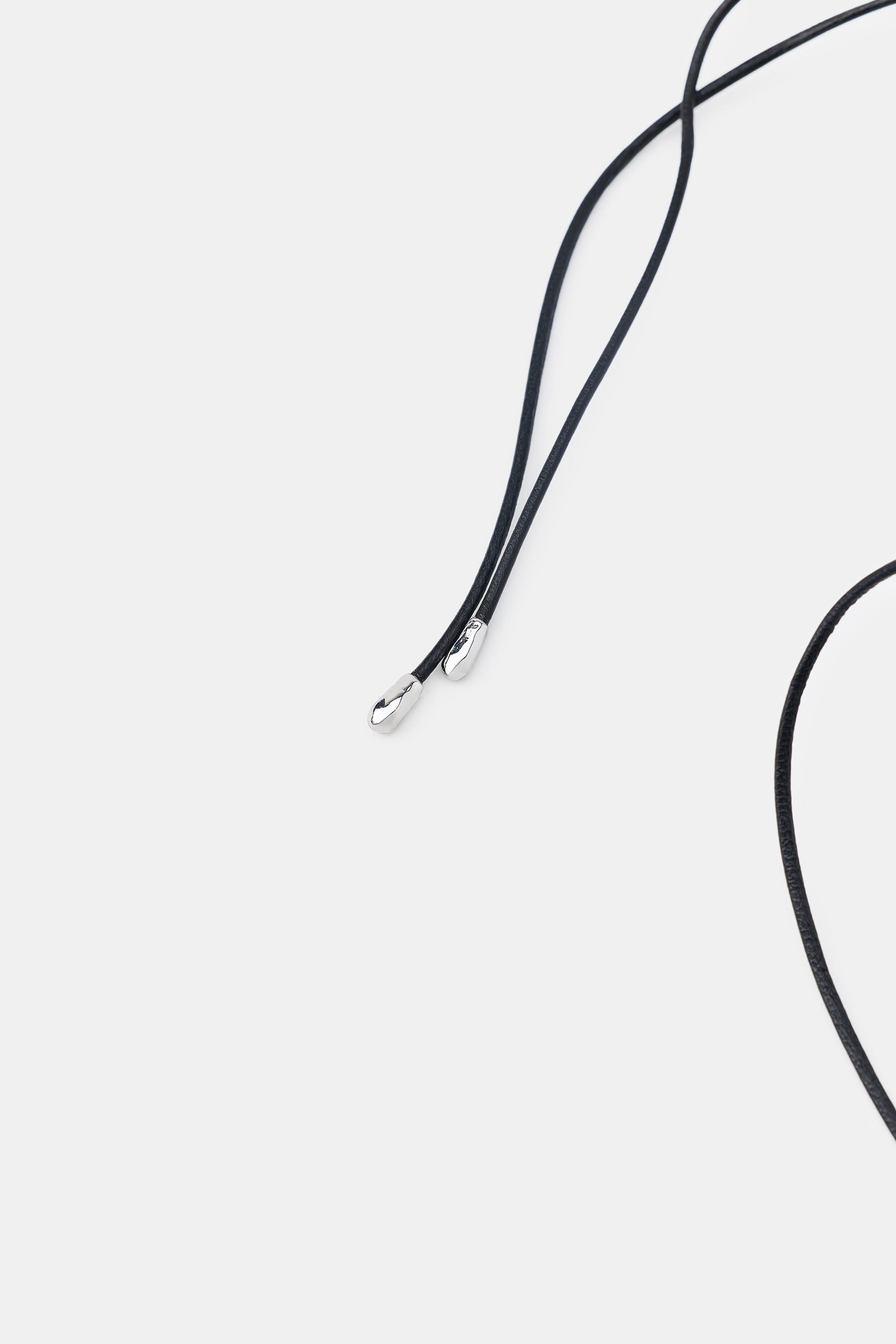 COLLIER LACET CUIR RÉSINE
