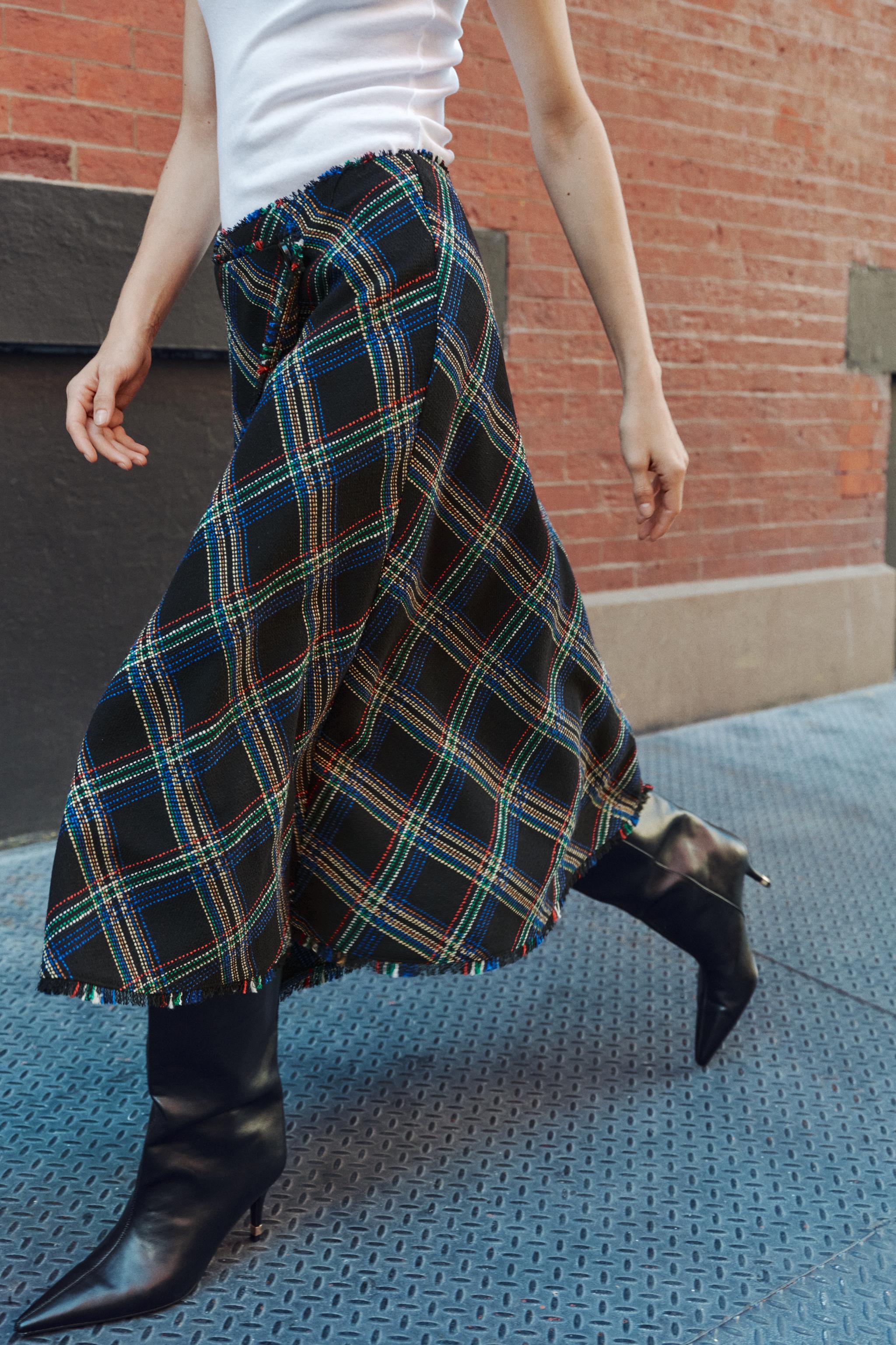 STRUCTURED PLAID MIDI SKIRT
