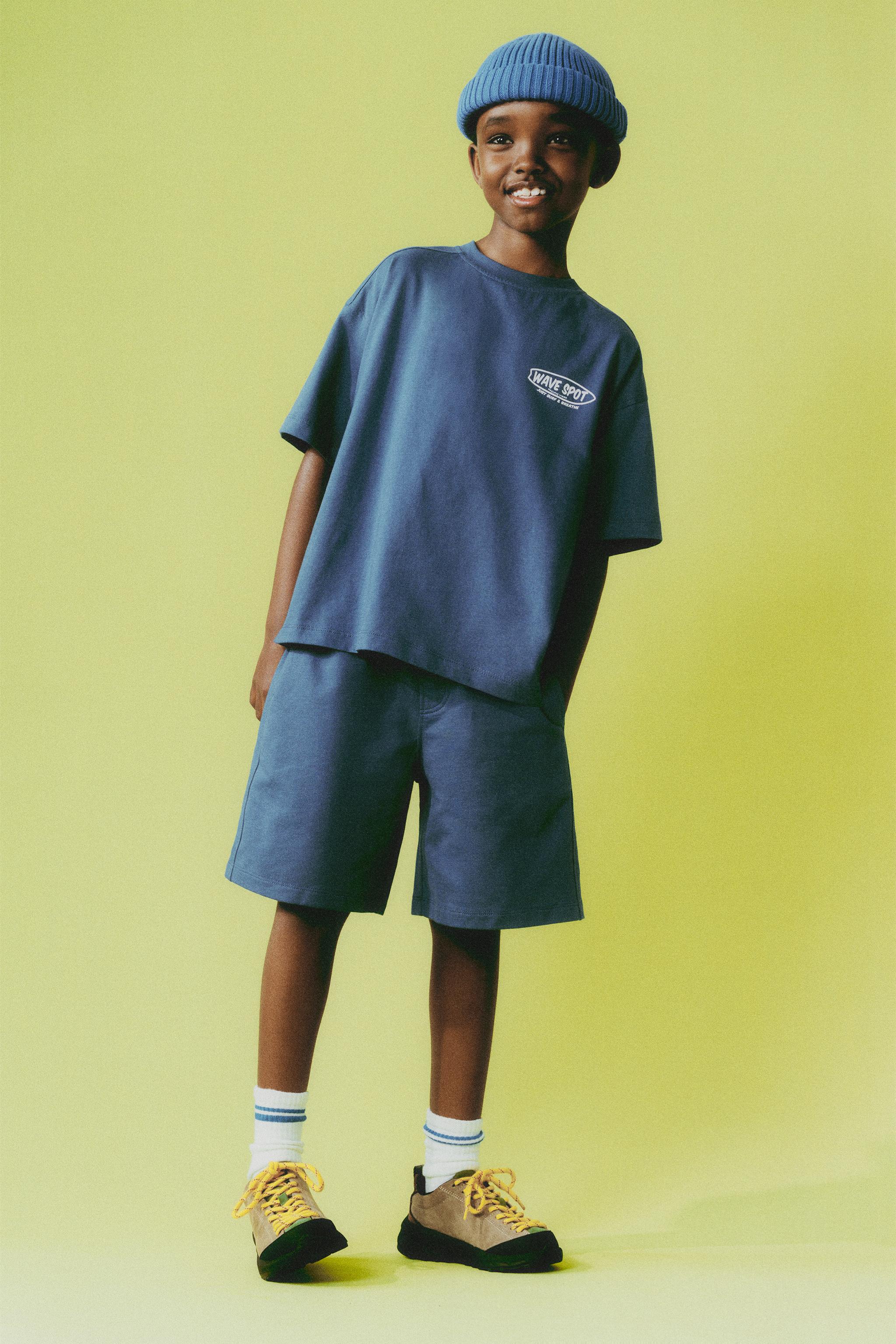 ENSEMBLE T-SHIRT ET BERMUDA À INSCRIPTION