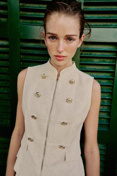 FITTED WAISTCOAT WITH FIREMAN CLASP - Light beige by Zara