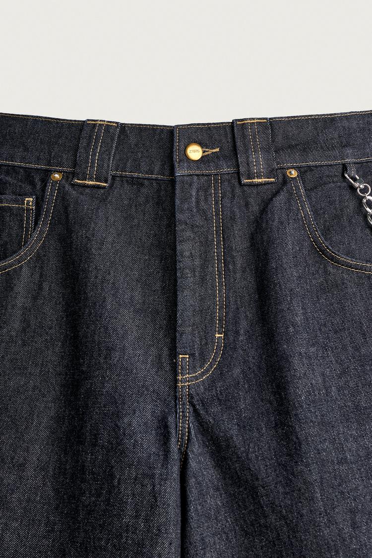 Pantalones cortos de mezclilla de corte relajado con cadena 8