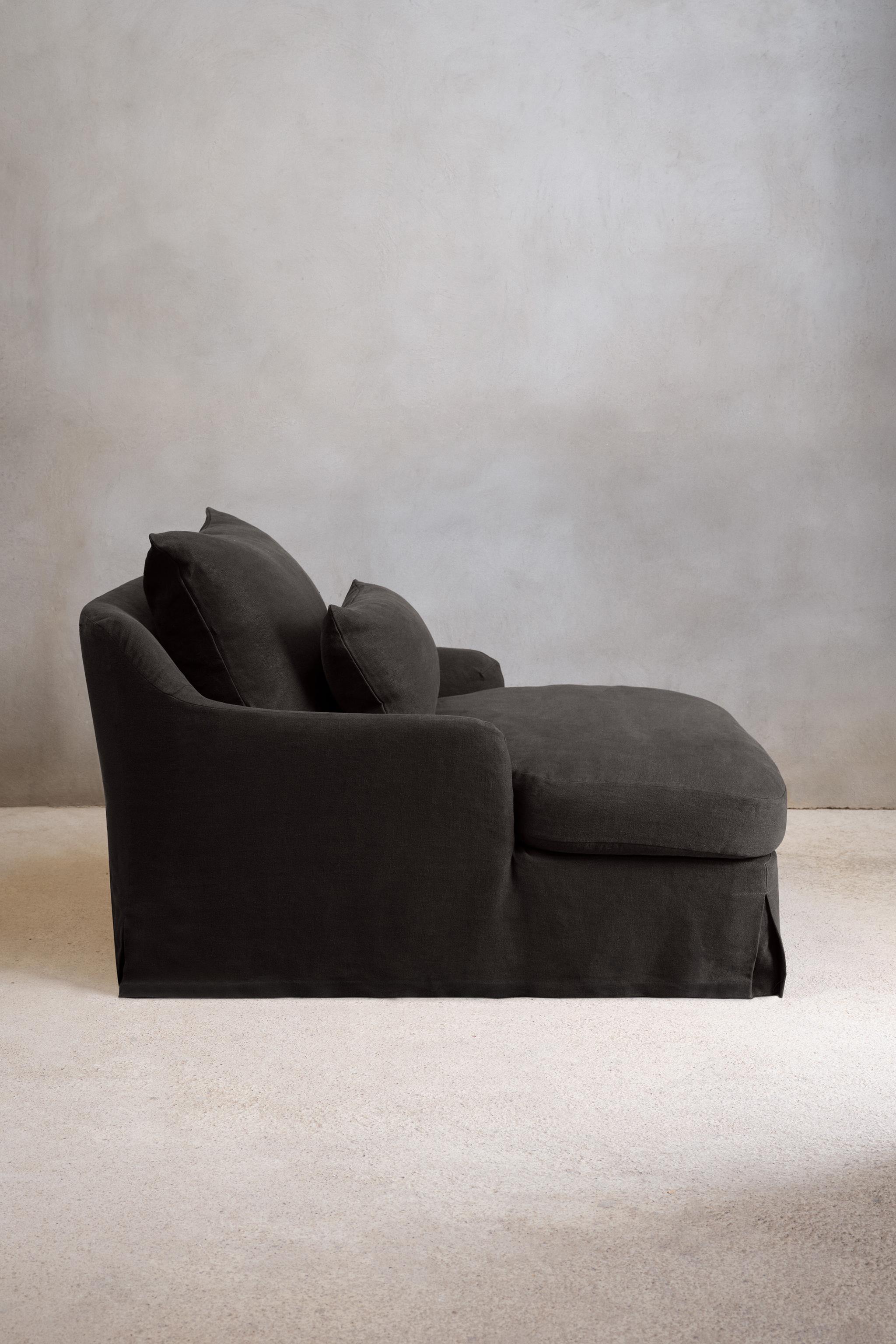 Zara best sale velvet chair