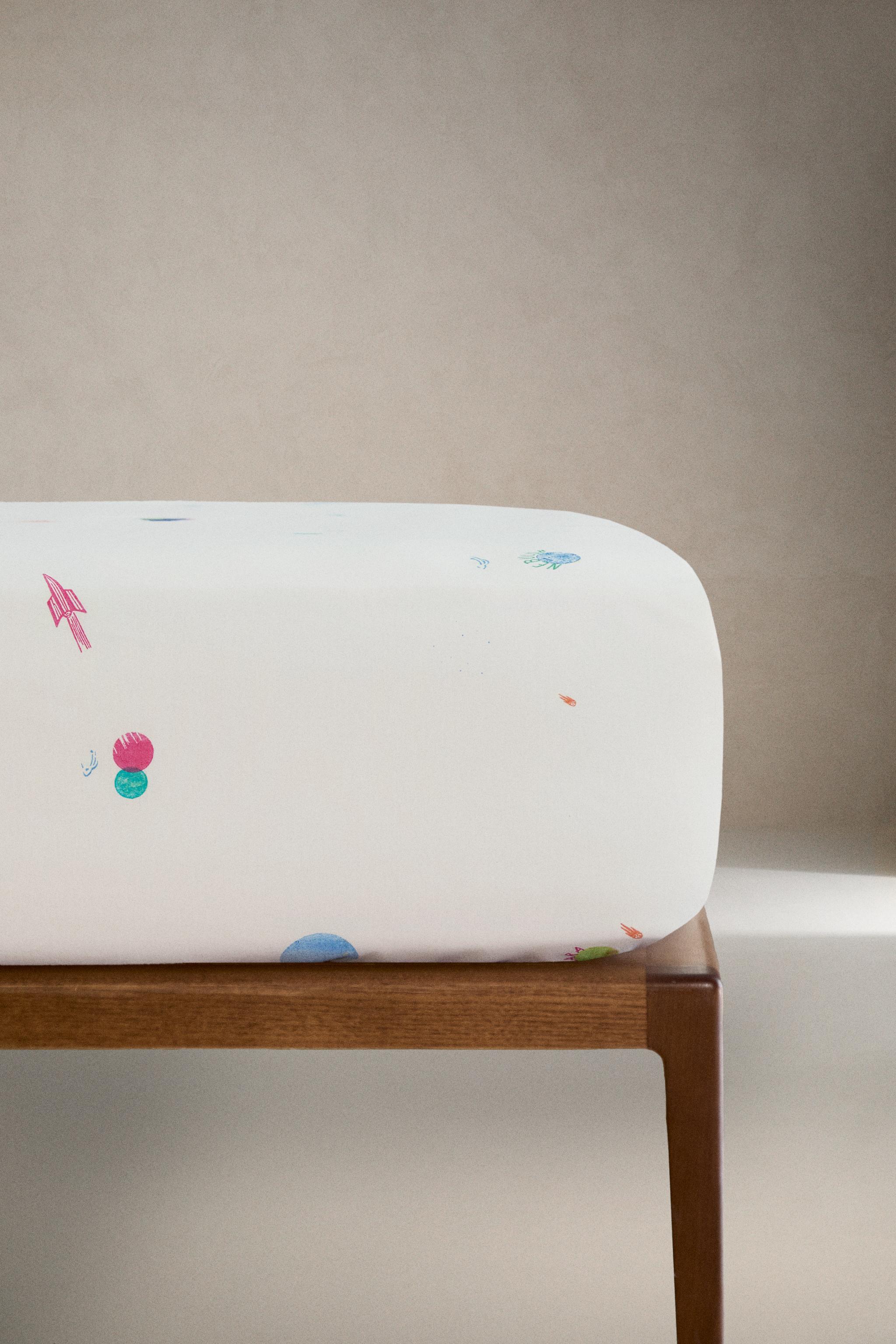 KIDS' SPACE FITTED SHEET — Multicolored