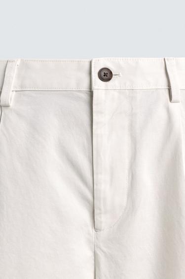 SHORT REGULAR FIT À PLIS - Blanc cassé de Zara - Image 7