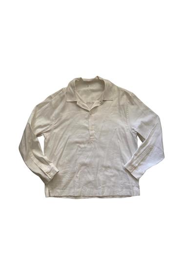 WHITE BUTTON TOP