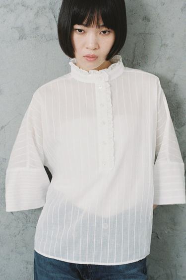 ドット柄メッシュ地フリルネックブラウスホワイトZaraのドット柄メッシュ地フリルネックブラウス - ホワイト