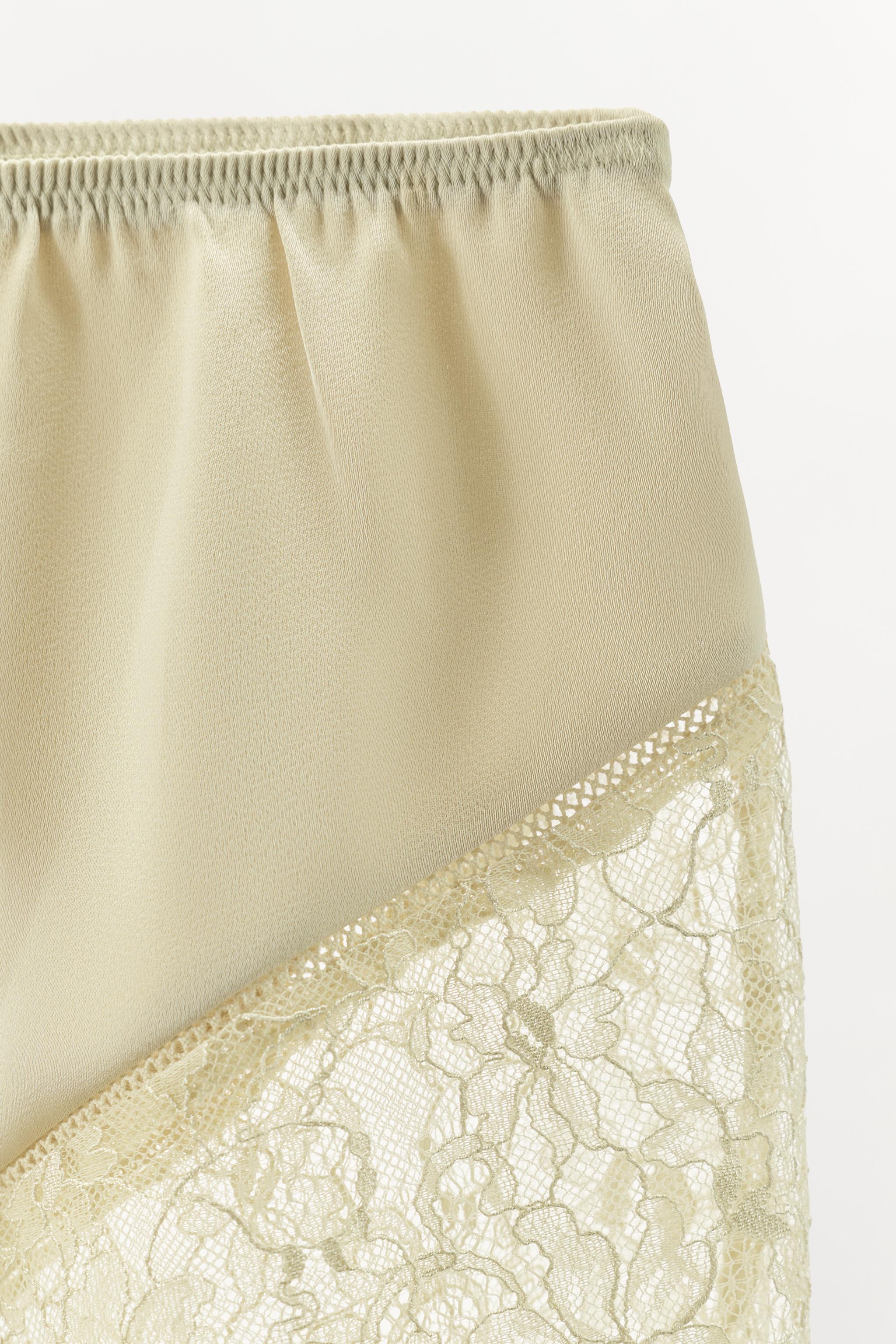 LIMITED EDITION SATIN EFFECT LACE SHORTS - Vanilla | ZARA