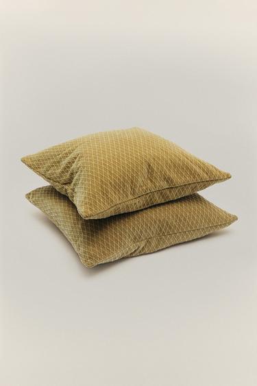 CHENILLE RAISED DIAMOND DESIGN THROW PILLOW COVER — Mustard 1