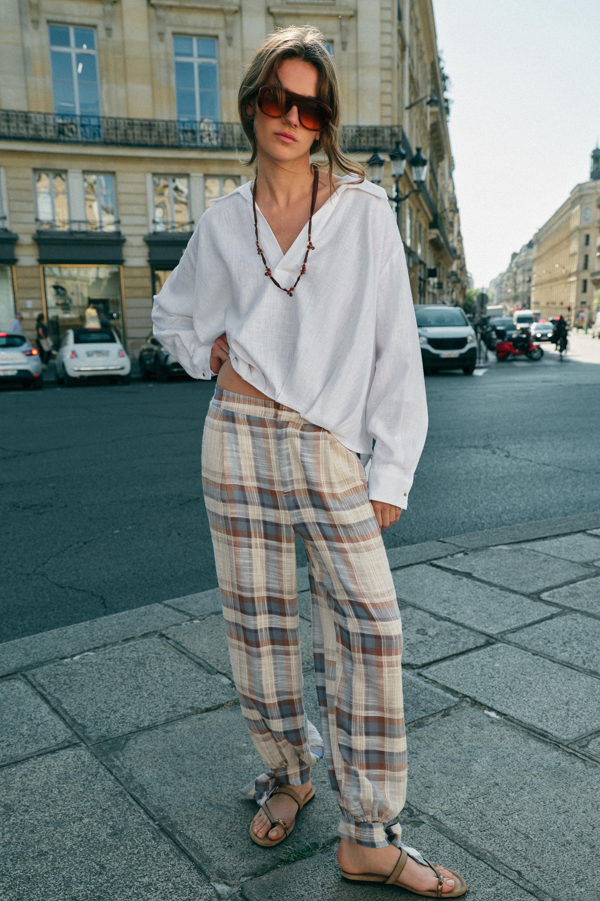PANTALON BOUFFANT À LACETS ET CARREAUX