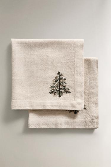 PACK OF EMBROIDERED COTTON CHRISTMAS PINE TREE NAPKINS (PACK OF 2) - Ecru by Zara