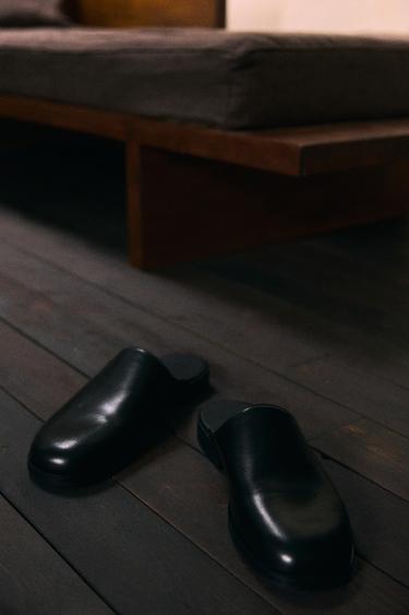LEATHER CLOGS LIMITED EDITION - Black by Zara