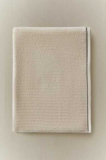 BATH TOWEL WITH TOPSTITCHING - Sand by Zara