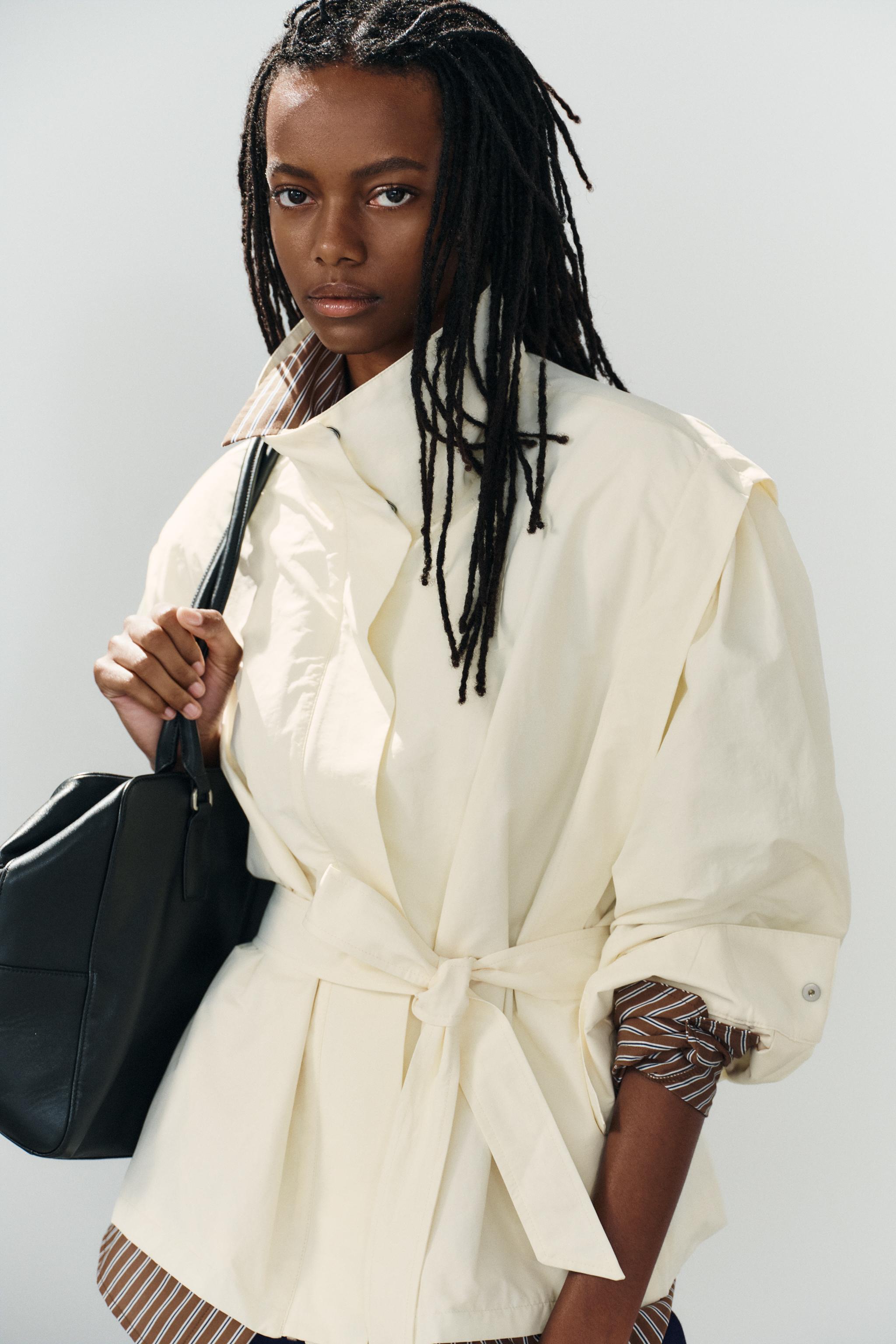 HIGH-NECK BELTED BLAZER