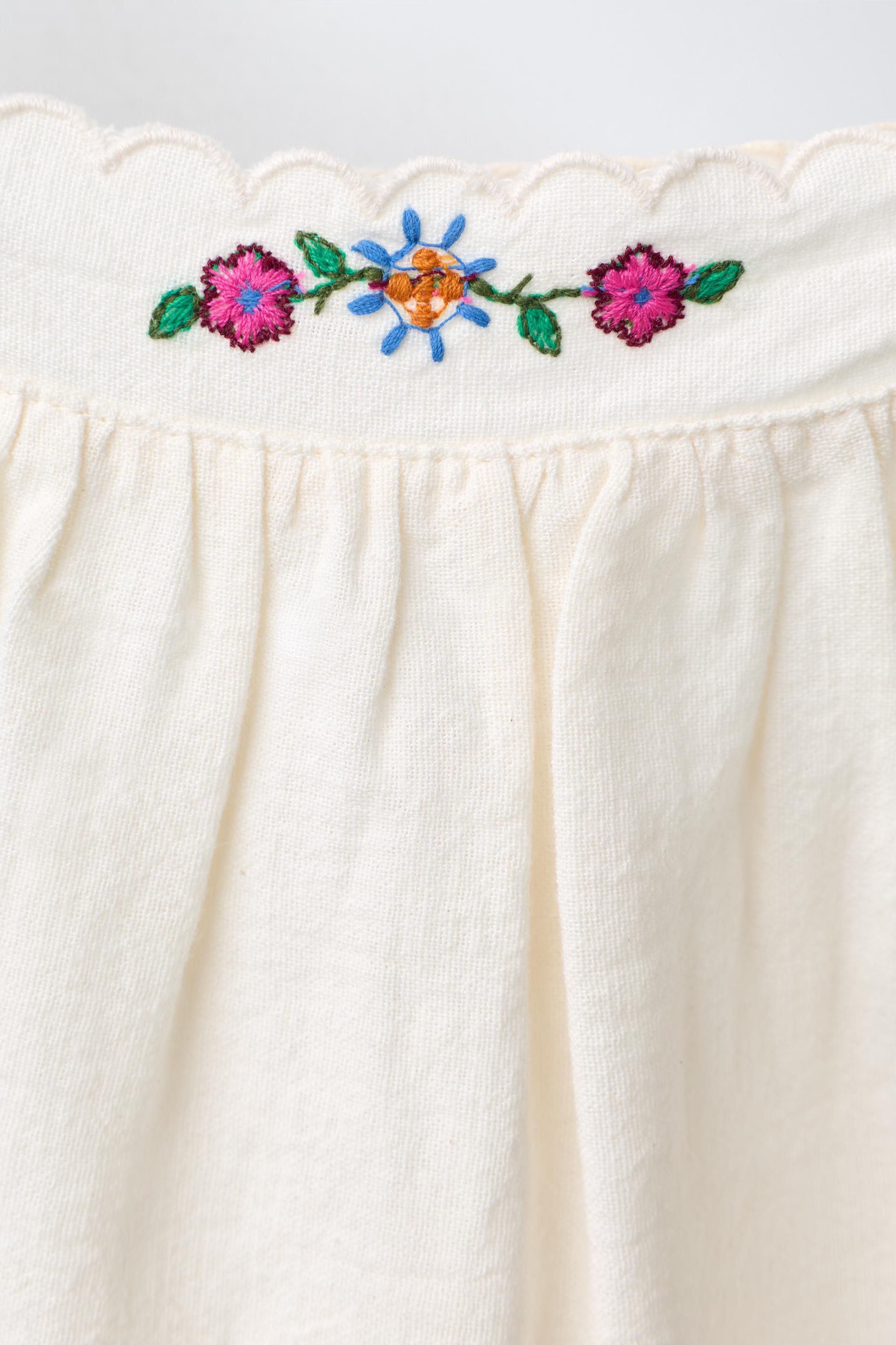 EMBROIDERED COTTON AND LINEN BLEND TOP