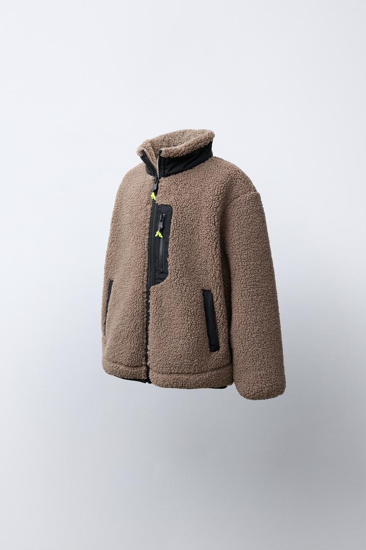 Chaqueta con forro de piel sintética contrastante 2