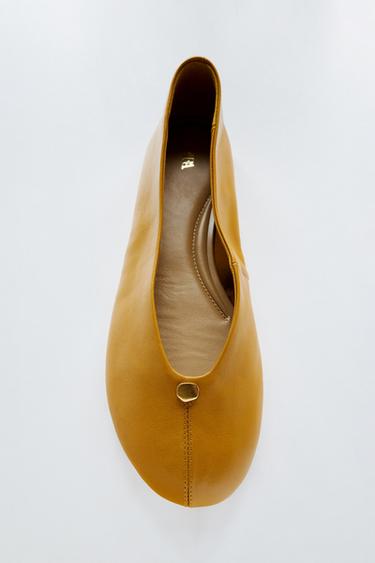 LEATHER BALLET FLATS WITH METAL DETAIL - Caramel Brown by Zara