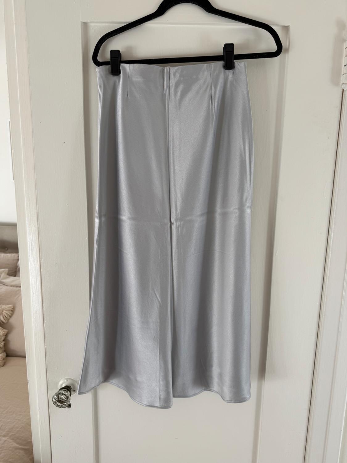 SILVER MIDI SKIRT WITH SLIT. - Image 2