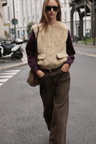 GILET EN FAUSSE FOURRURE À FERMETURE ÉCLAIR - Marron clair de Zara - Image 1